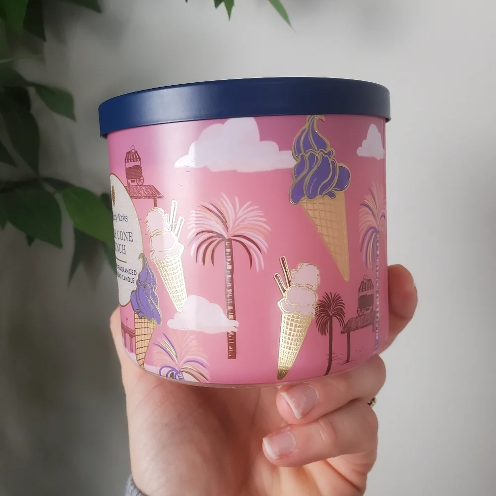 Bath and Body Works BBW Sugar Cone Crunch 3 Wick Candle NEW - Picture 3 of 7